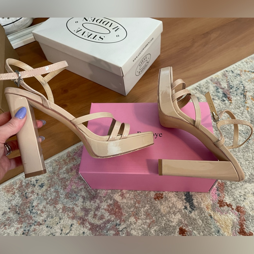 Chunky Heels - Picture 2 of 5